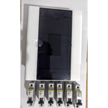 Quadro de distribuição 6/8 Fume TAF  c/ Disjuntores Mono ( 2un. 20a / 2un. 32a / 2un. 40a)